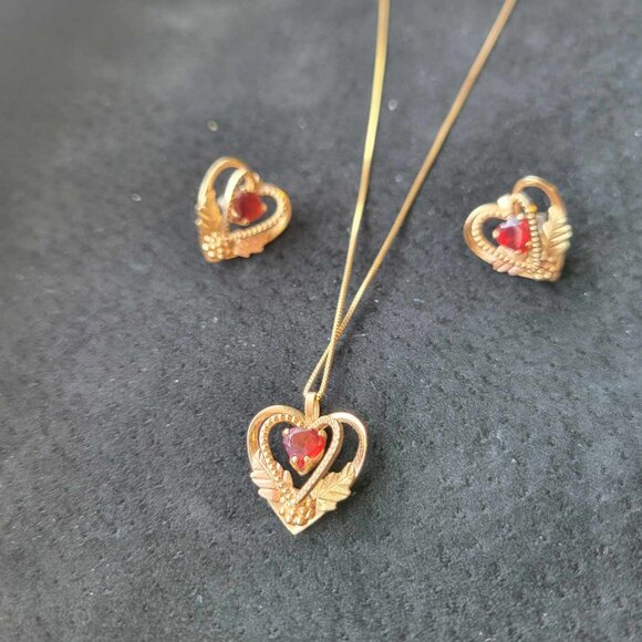 Black Hills Gold Garnet Heart set Jewels